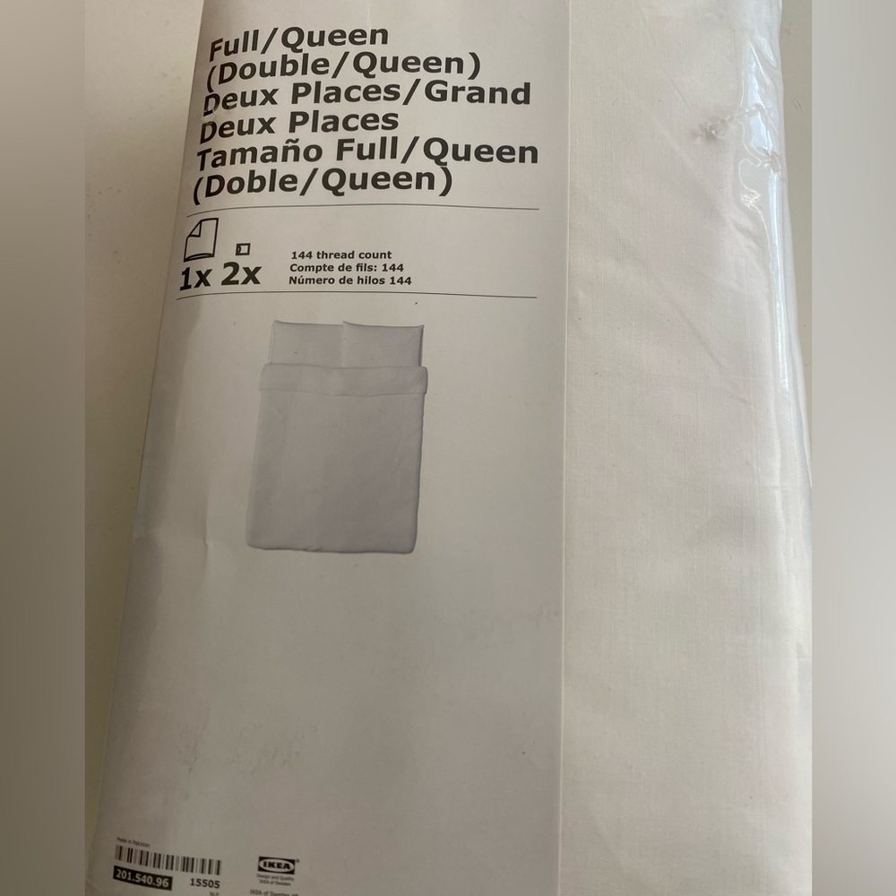 white duvet cover with (2) pillowcases